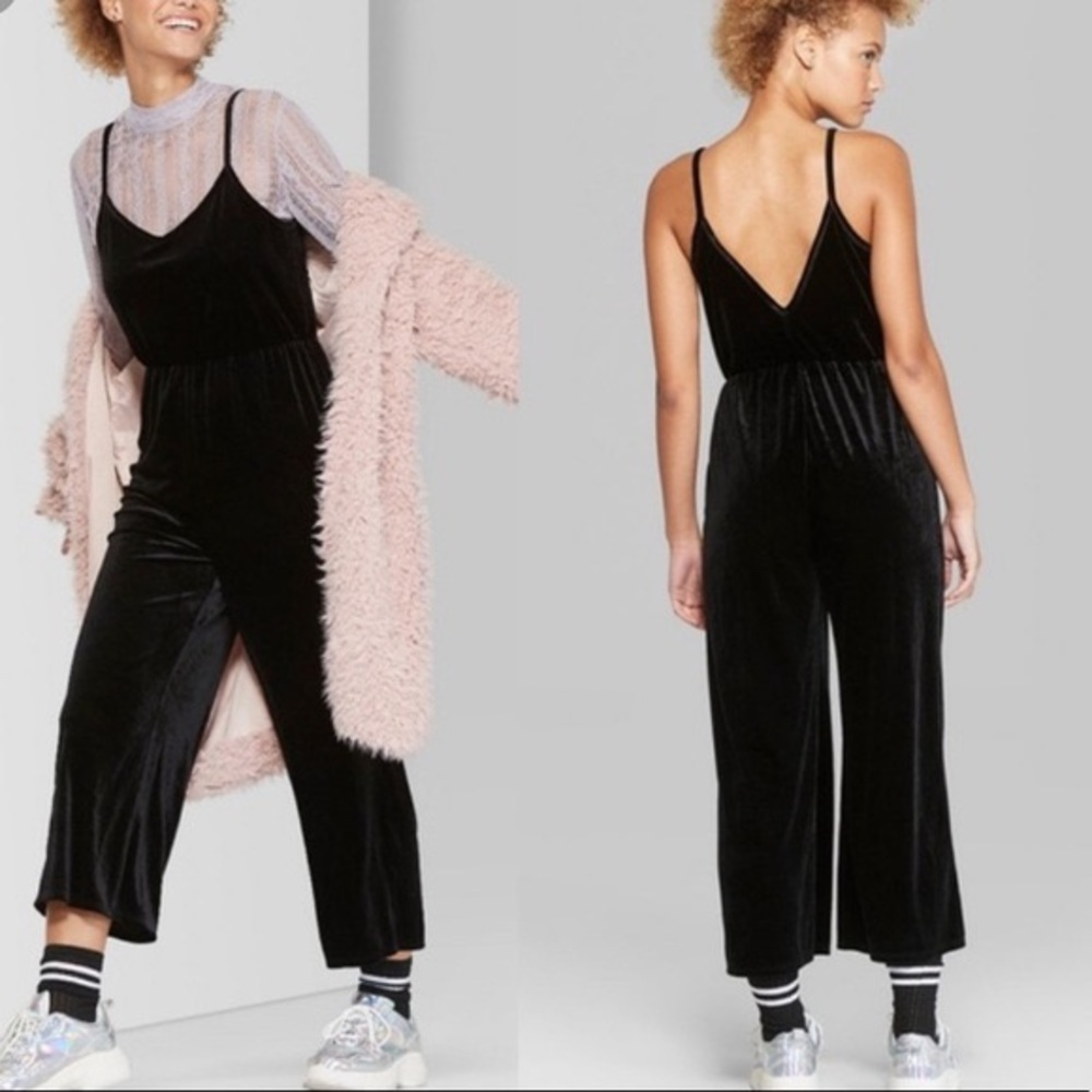 Black velvet jumpsuit (Wild Fable)